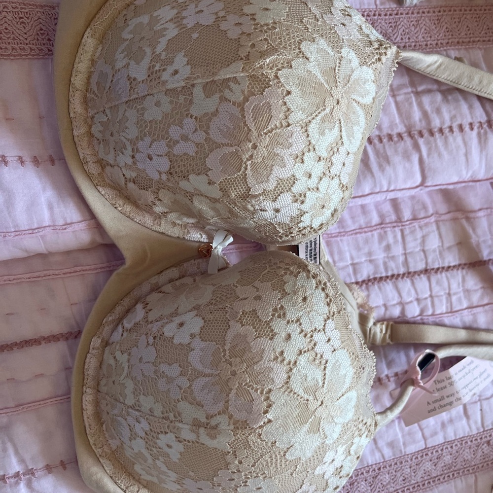 Victoria's Secret Cream Floral Lace Bra